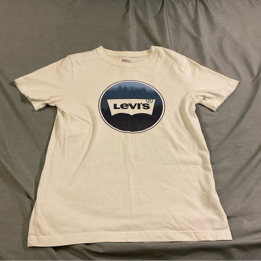 Levi's Cream Tee with Navy Logo